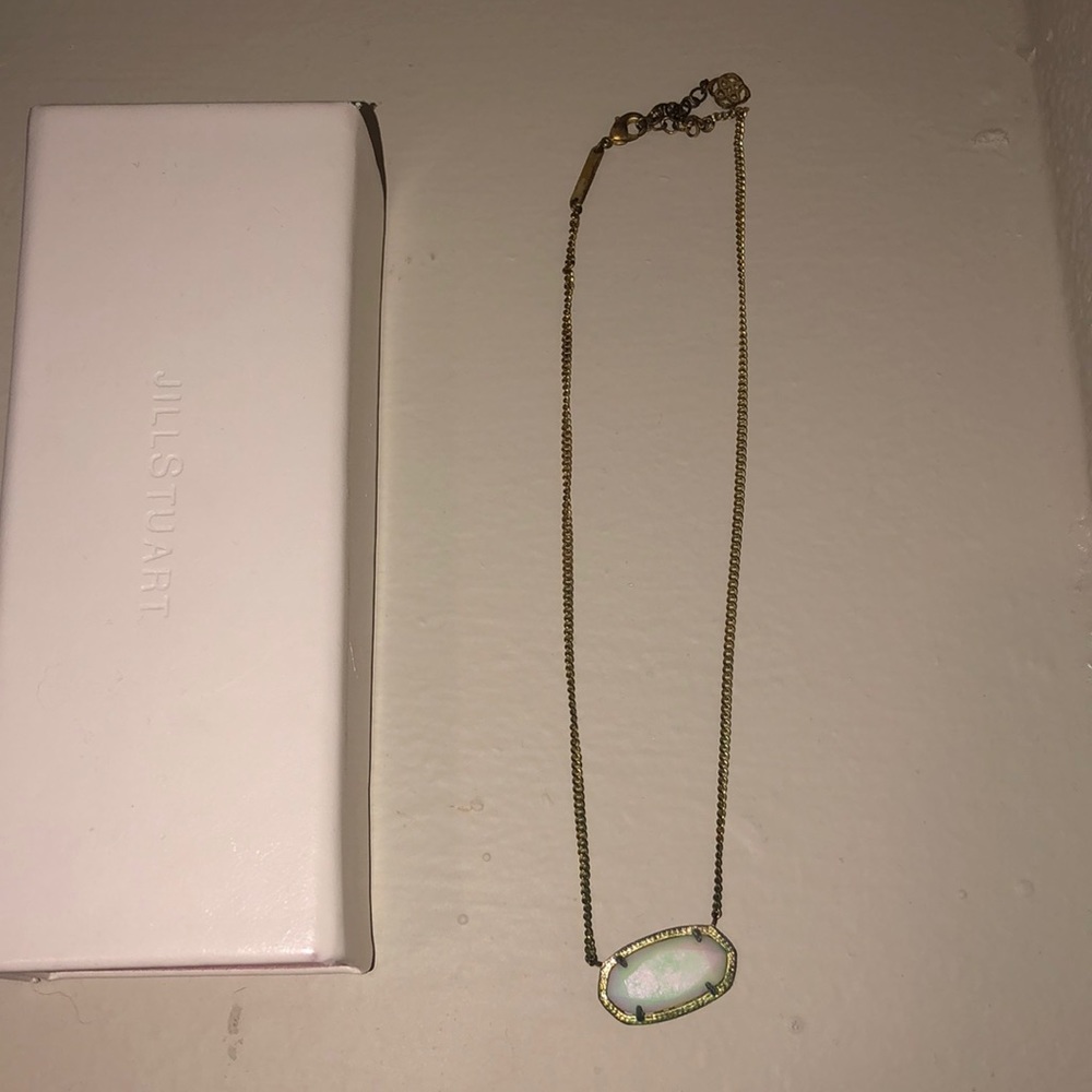 Kendra Scott necklace